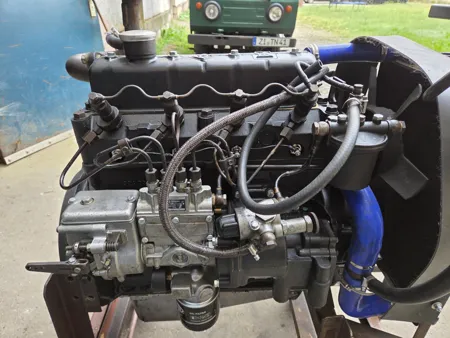 Multicar M25 Dieselmotor mit Reiheneinspritzpumpe, Einspritzleitungen und Kraftstofffilter